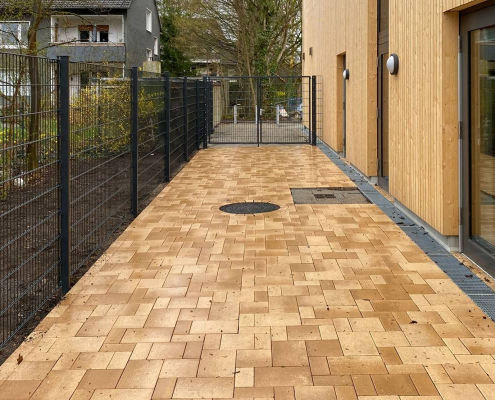 Doppelstabzaun ohne Drahtüberstände an einer KiTa