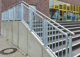 Geländer mit verzinkten Feldern