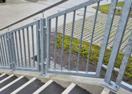 Geländer feuerverzinkt mit Edelstahlhandlauf