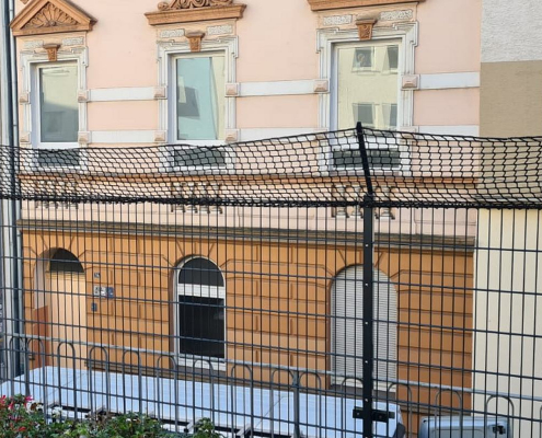 Balkonzaun mit Katzenschutznetz