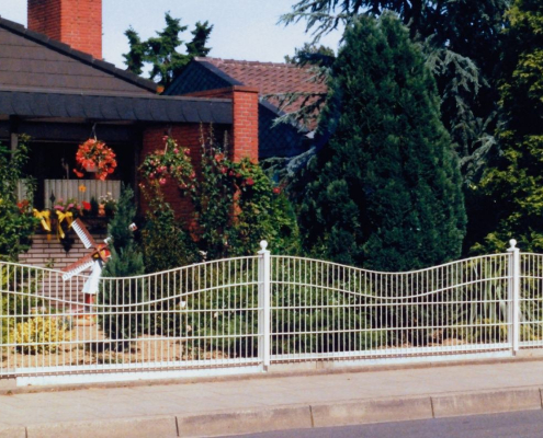 Ähnlicher LEGI-Zierzaun ohne Erhöhung