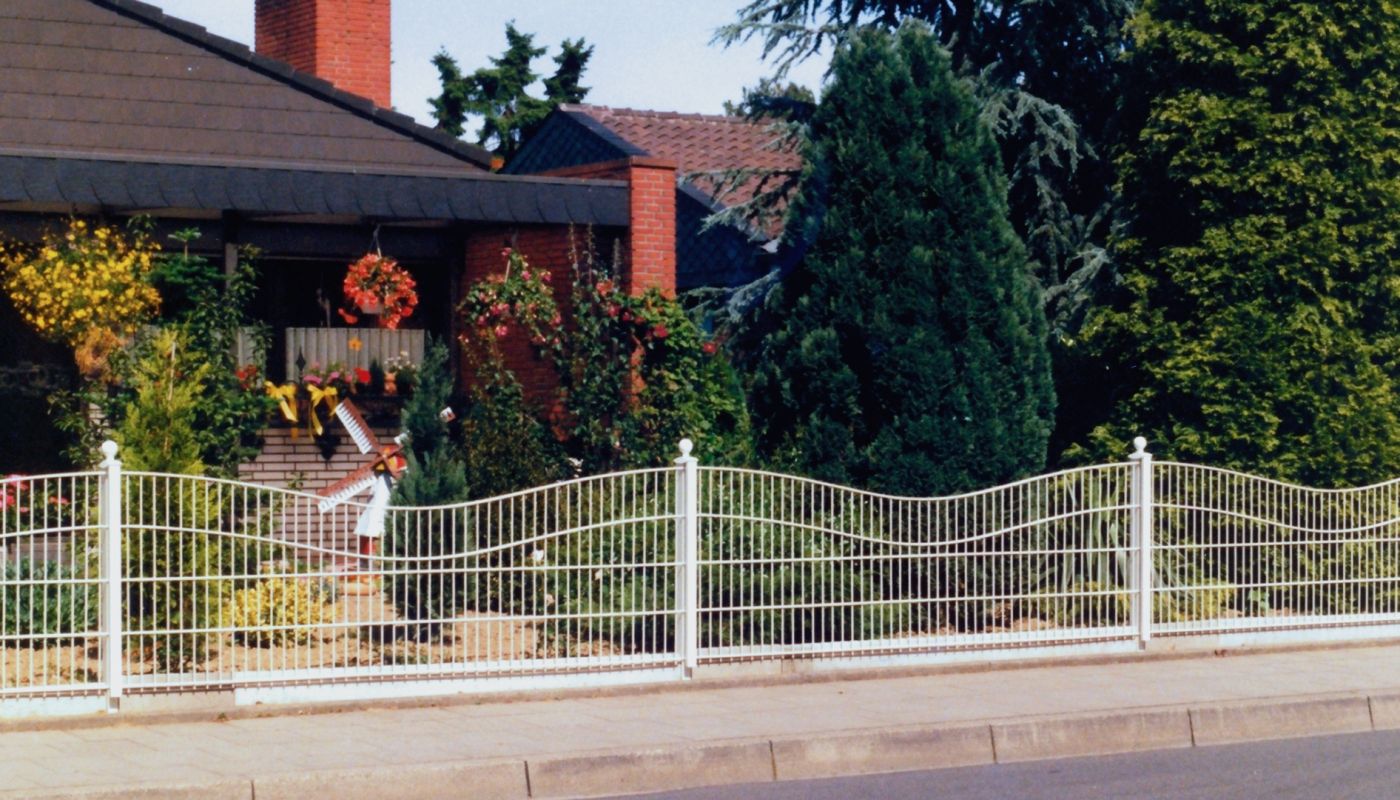 Ähnlicher LEGI-Zierzaun ohne Erhöhung