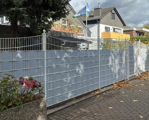 LEGI-Zierzaun erhöht