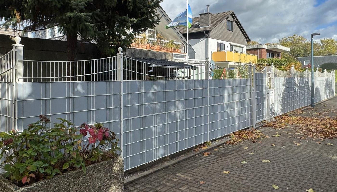 LEGI-Zierzaun erhöht