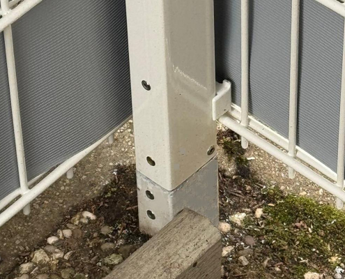 Nietbefestigung auf vorhandenen Pfostenfundamenten