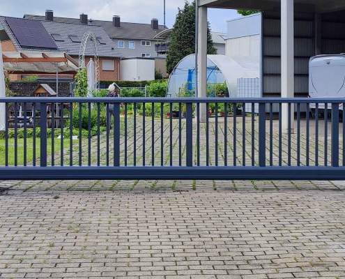 Elektrisches Schiebetor "Privacon"