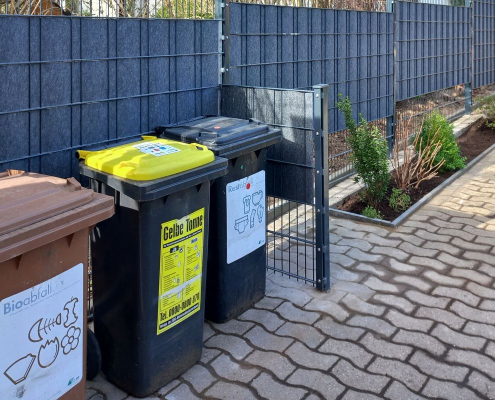 Müllbehälterabtrennung mit Sichtschutz