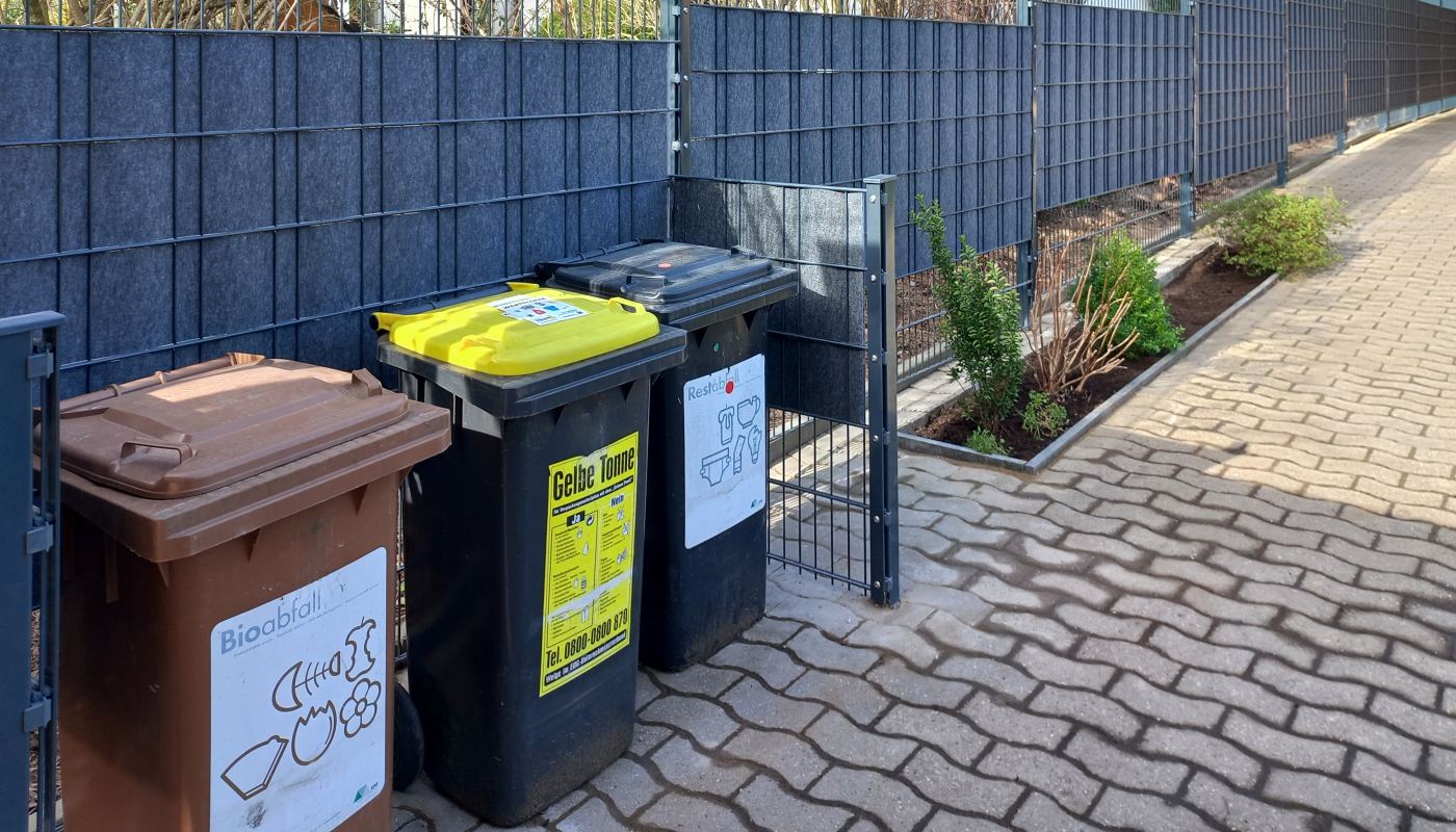 Müllbehälterabtrennung mit Sichtschutz