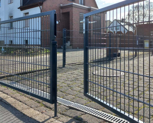 Tor Westfalenland mit Doppelstabmatte