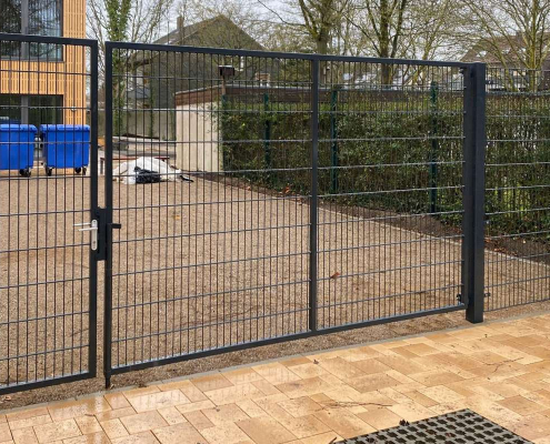 Zweiflügeliges Tor asymmetrisch